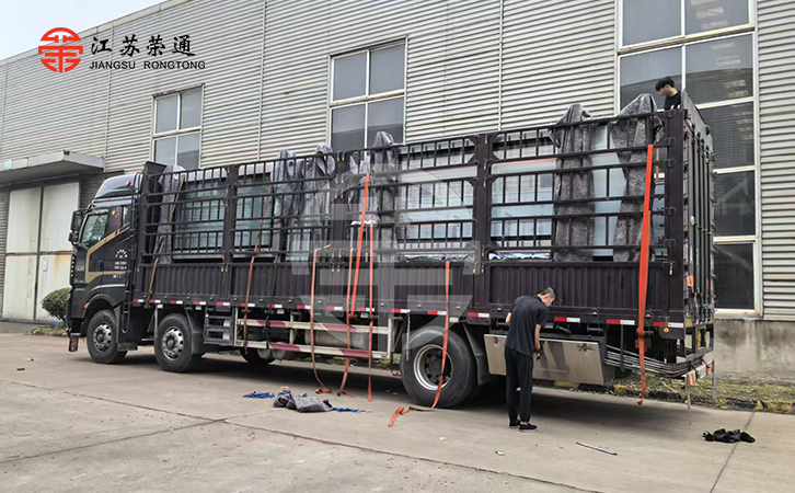 不銹鋼公交站臺(tái)廠家正在為第2批產(chǎn)品裝車